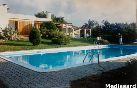 Sorso. Località Serralonga. Villa con piscina e campo da tennis  immersa in splendido parco giardino a due chilometri dal mare.