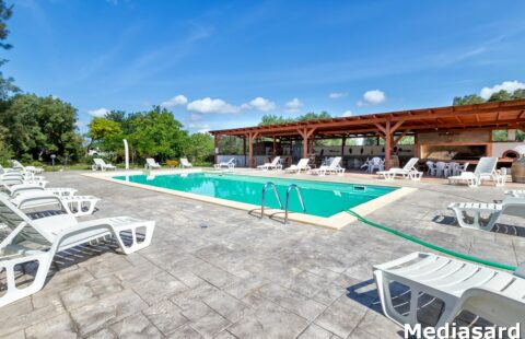 Olmedo. Bellissima proprietà immersa nel verde con ampia area piscina e barbecue