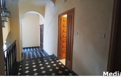 Alghero.Centro Storico. Interessante appartamento al secondo piano di storico palazzo nobiliare